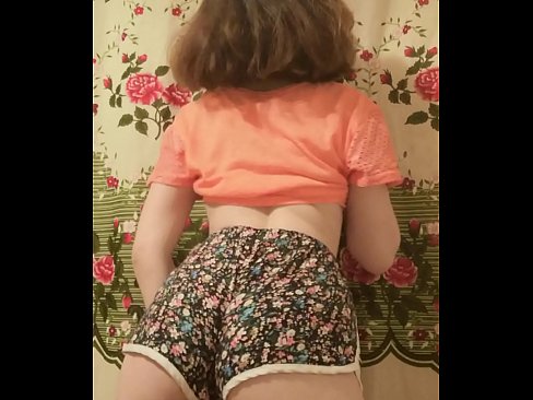 ❤️ Neska gazte sexy galtzak kentzen kameraren aurrean ❤ Etxeko pornoa gugan ❌️❤