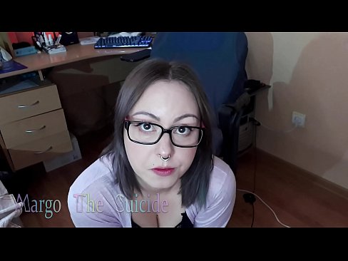 ❤️ Neska sexy betaurrekoekin dildoa zurrupatzen du kameraren aurrean ❤ Etxeko pornoa gugan ❌️❤