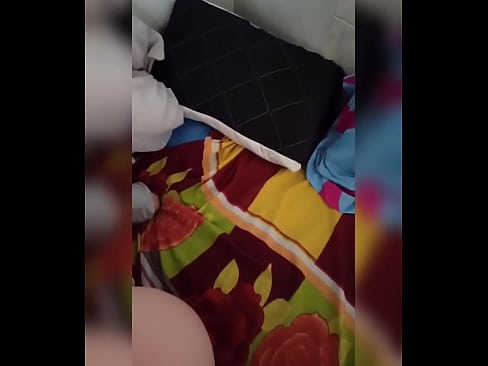 ❤️ Nire gelakidea etxean bakarrik geratzen da, bere senarra oporretara joaten delako eta nik izorratzeko eta ipurdia esnez betetzeko aprobetxatzen dut ❤ Etxeko pornoa gugan ❌️❤