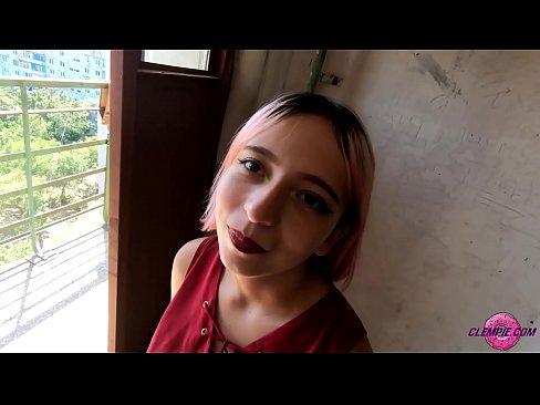 ❤️ Ikasle sentsuak arrotz bat zurrupatzen du kanpoaldean - Cum On His Face ❤ Etxeko pornoa gugan ❌️❤