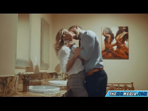 ❤️ Ilehoria busti batek komun publiko batean seduzitzen zaituenean ❤ Etxeko pornoa gugan ❌️❤